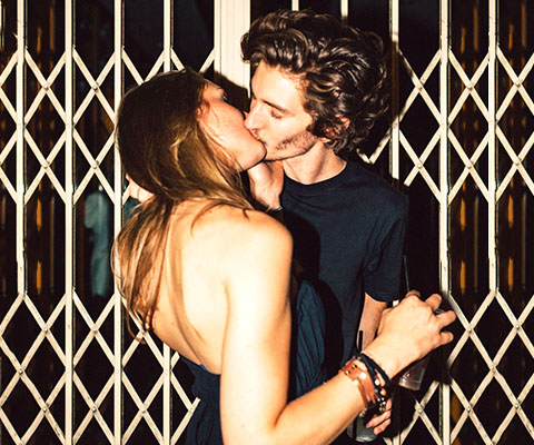 5 Basic Party Hookup Tips For Boys & Girls